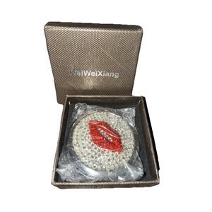 WeiWei Xiang Brand New Lips and Rhinestones Compact Mirror Gift Box New In Box